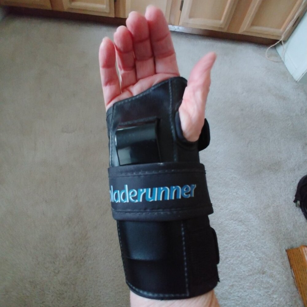 Bladerunner Wrist Guard set size L - Picture 3 of 4